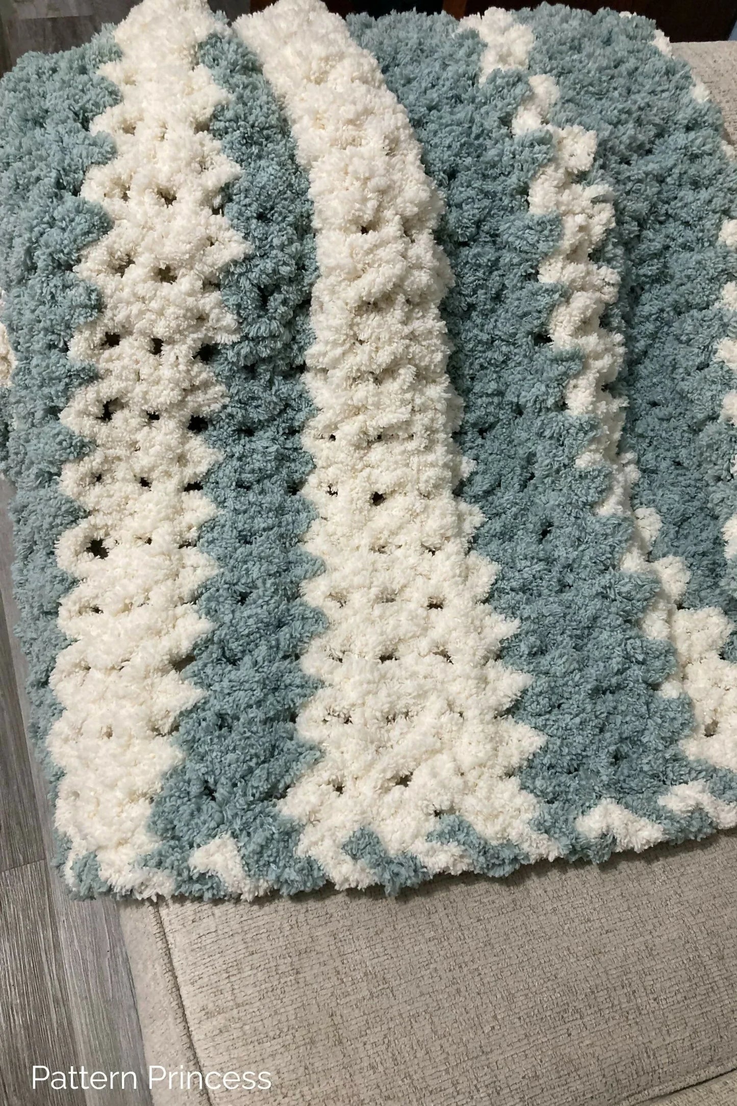 Plush Easy Throw Blanket (Crochet)