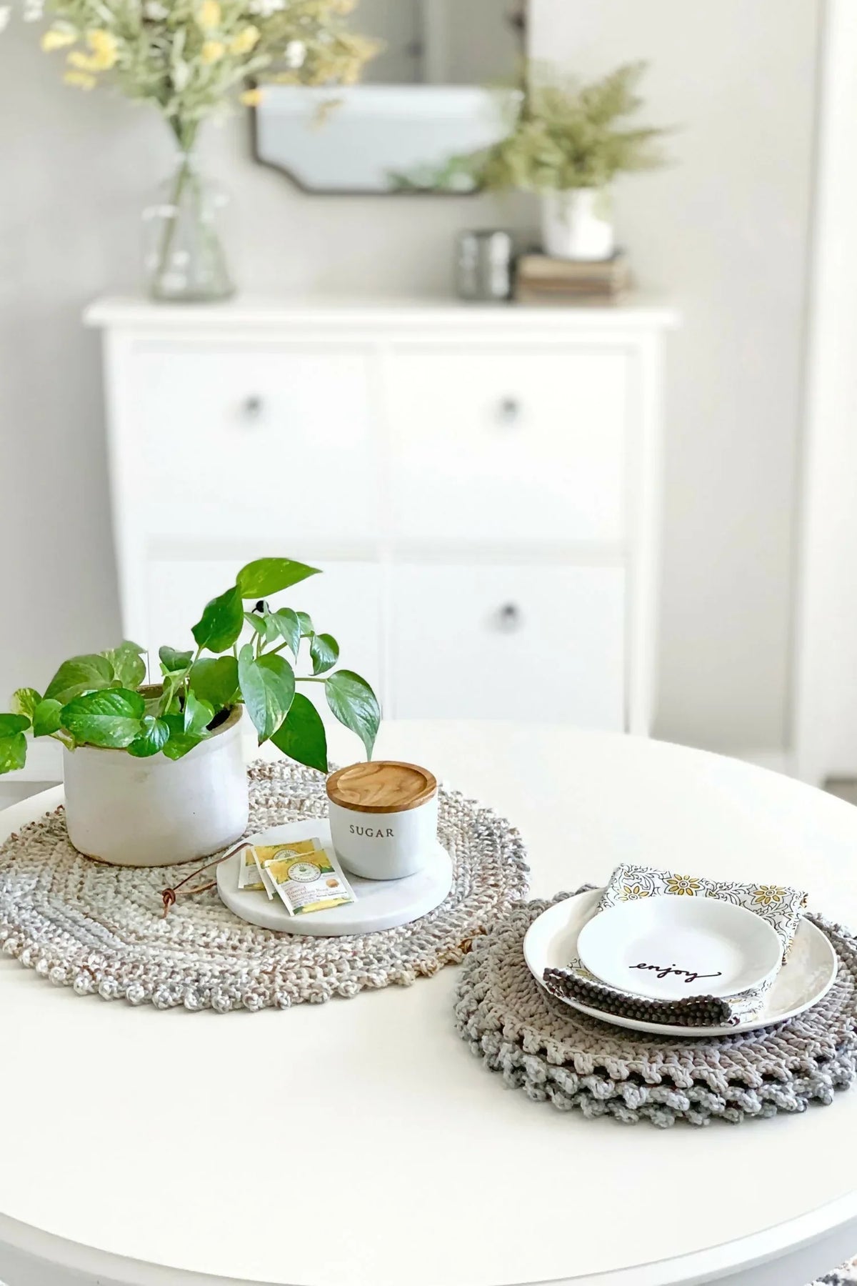 The Picot Placemat & Doily Set (Crochet)