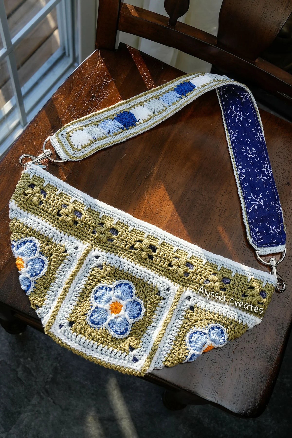 Forget Me Not Bum Bag (Crochet)