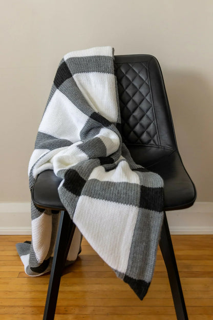 Gingham Reimagined: A Stylish Knit Throw (Circular Knitting Machine)