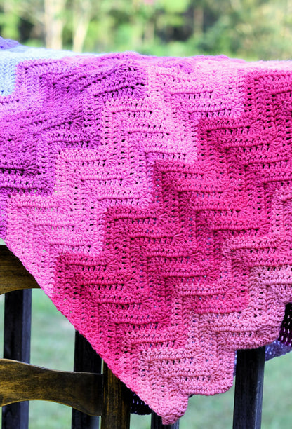 Double Crochet Chevron Baby Blanket (Crochet)