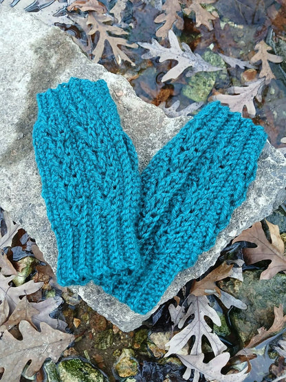River Arrow Fingerless Mittens (Crochet)