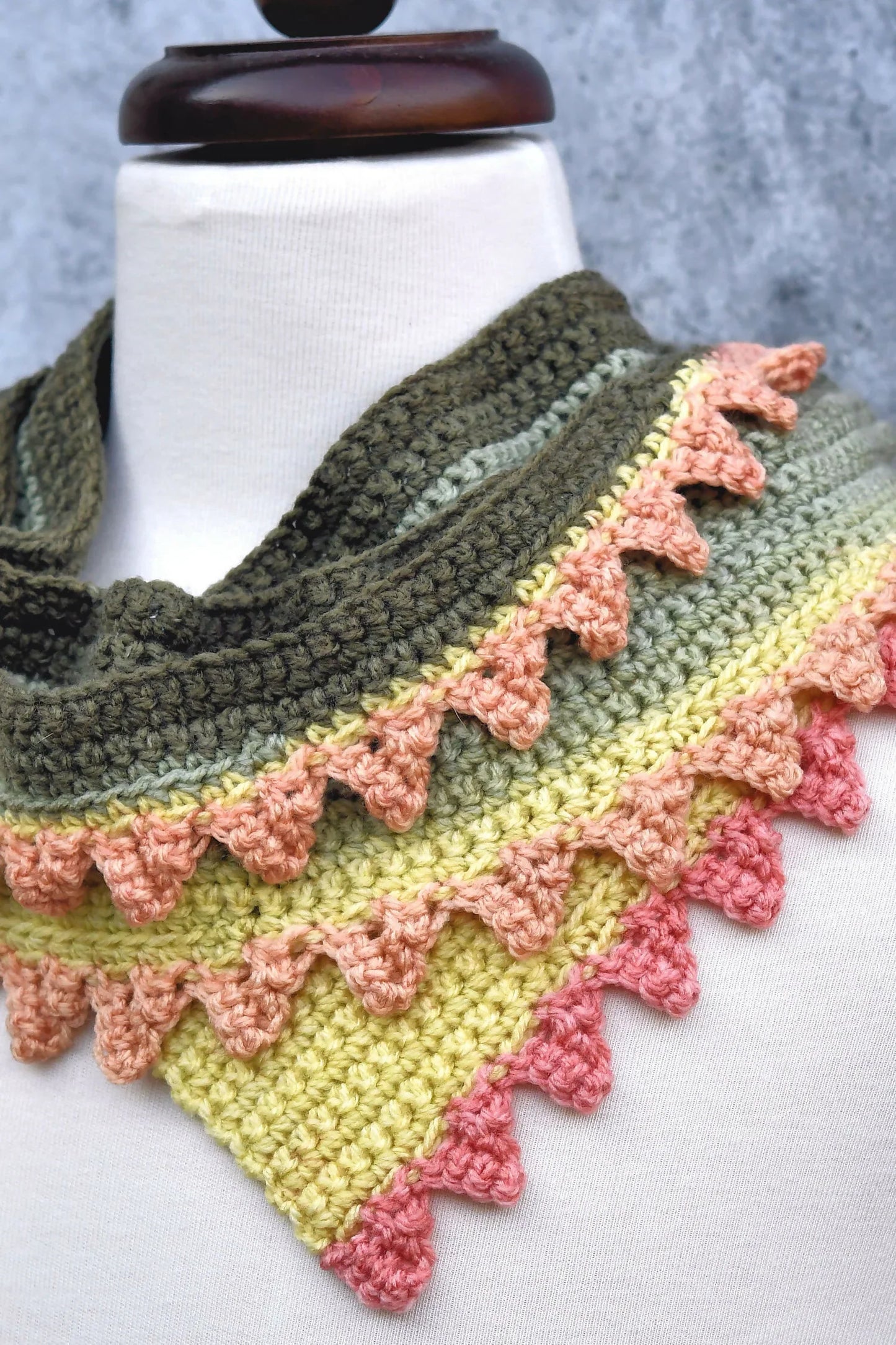 Dragon Tail Skinny Scarf (Crochet)