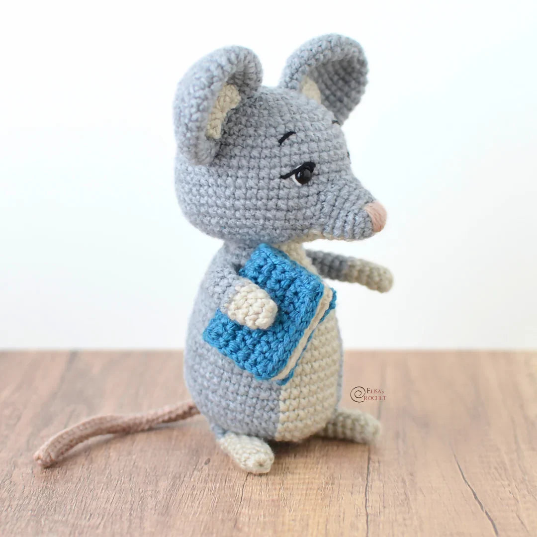Bianca the Library Mouse (Crochet)